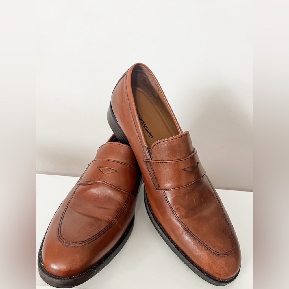 Excellent previously owned Johnston and Murphy Men’s Leather Loafers size 10M